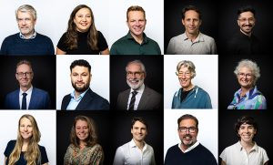 Professionele LinkedIn-portretfoto van een vrouw/man met een natuurlijke glimlach, rustige achtergrond en heldere belichting – straalt vertrouwen en toegankelijkheid uit.