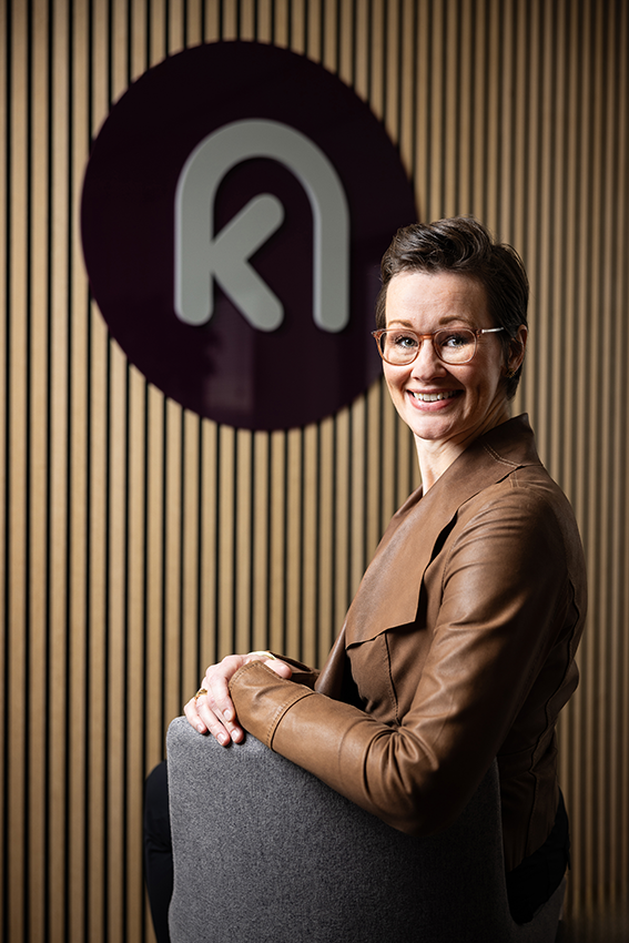 Professioneel portret van Notaris Suzanne Kwantes, specialist in familierecht en vastgoedrecht