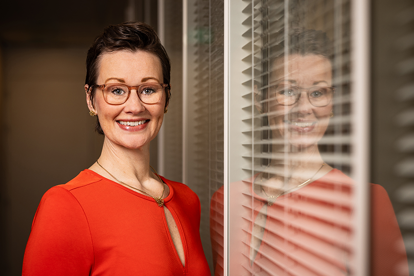 Professioneel portret van Notaris Suzanne Kwantes, specialist in familierecht en vastgoedrecht