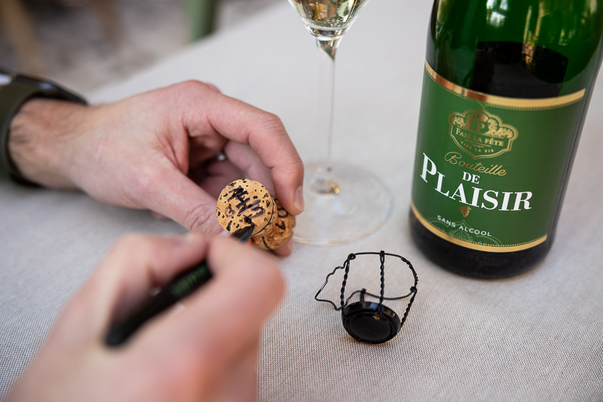 wijnmoment vieren met fles en kurk Bouteille de Plaisir